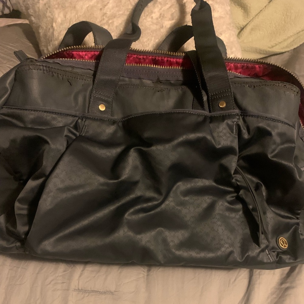 Grey Lululemon gun bag
